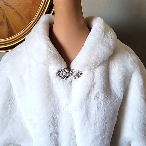 New! WAIT FOR YOU Winter White Faux Rex Rabbit Chinchilla Fur Wrap Stole Jacket. - Picture 6 of 11